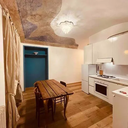 Apartment Alice Hames House